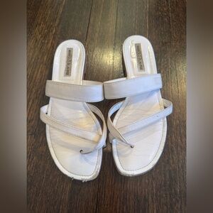 Manolo Blahnik Susa Leather Thong Sandals, White Size 37.5